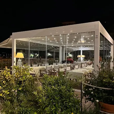 About Italy And Casa de hóspedes
